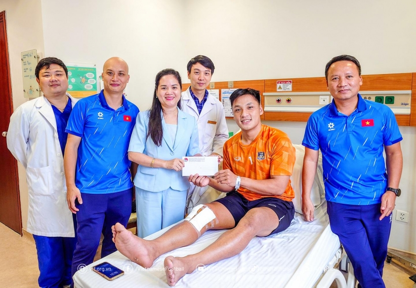 Thủ môn Hồ Văn Ý vừa phẫu thuật chấn thương và sẽ lỡ hẹn với SEA Games 33