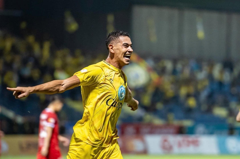 Trung vệ Brazil cao 1m95 chính thức có bến đỗ mới tại V.League